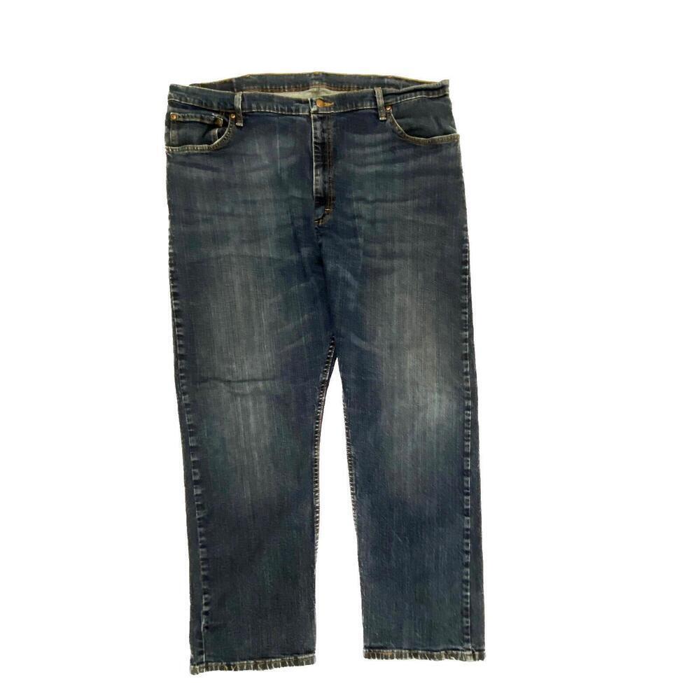Wrangler Relaxed Fit‎ Men's size 42x30 Dark Wash Blue Denim Jeans